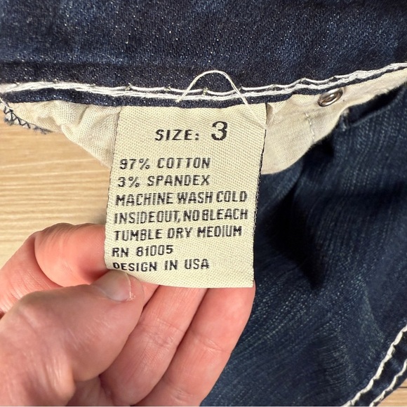 L.A. Idol Low Rise Boot Cut Jeans with Contrast White Stitching, Size 3 - Picture 6 of 6